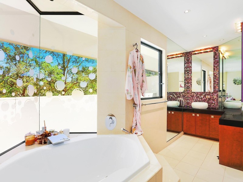 71 Tristania Road, Chapel Hill QLD 4069