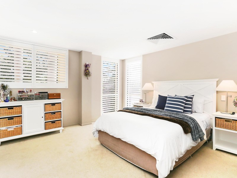 71 Tristania Road, Chapel Hill QLD 4069