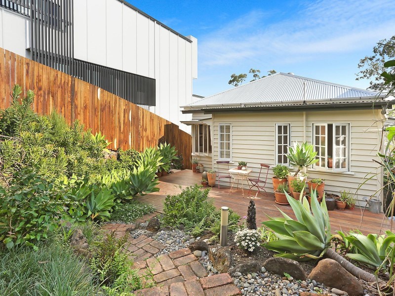 26 Orchard Terrace, St Lucia QLD 4067