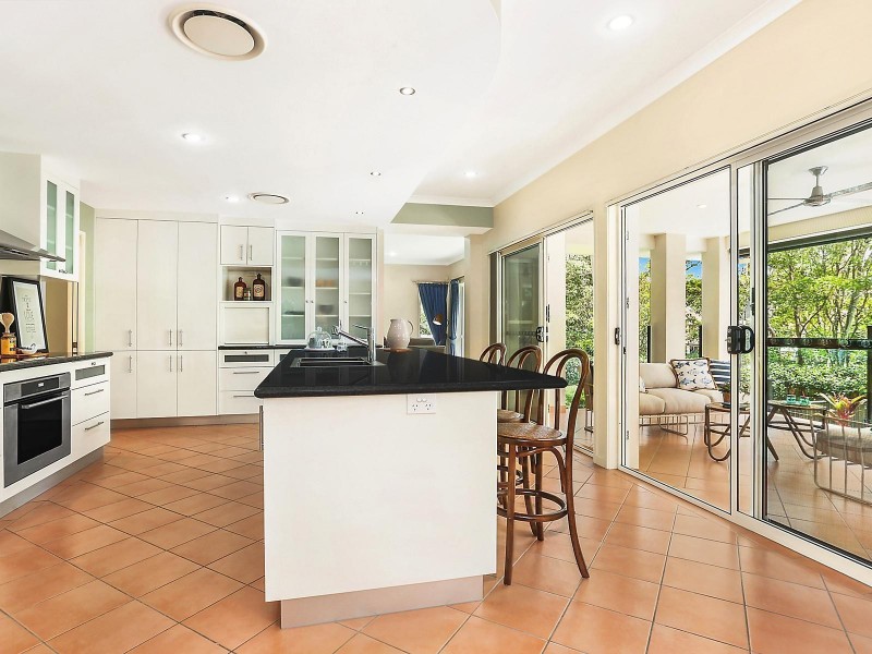 112 Ironbark Road, Chapel Hill QLD 4069