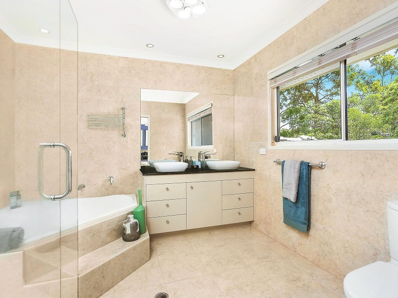 112 Ironbark Road, Chapel Hill QLD 4069