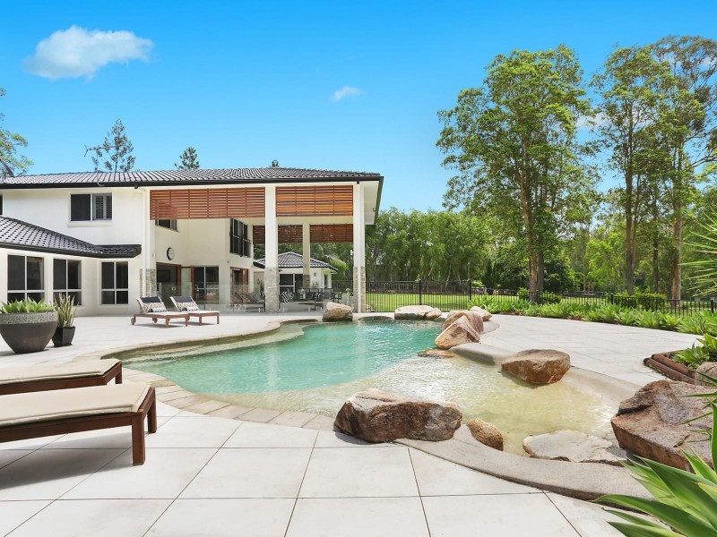 80 Peronne Place, Brookfield QLD 4069