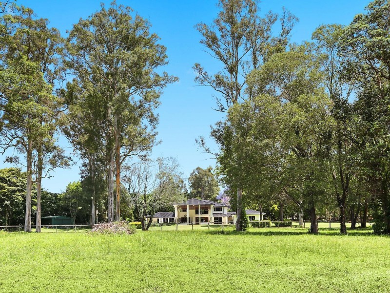 80 Peronne Place, Brookfield QLD 4069