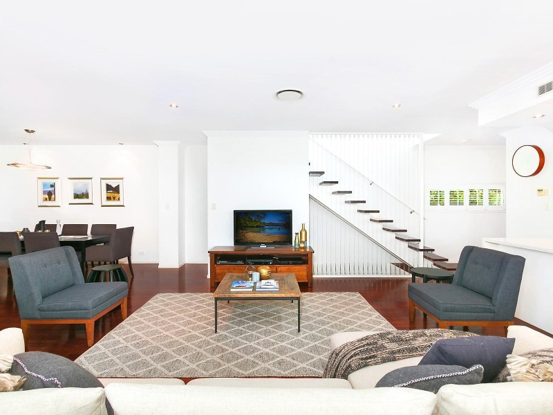 25 Volga Crescent, Indooroopilly QLD 4068