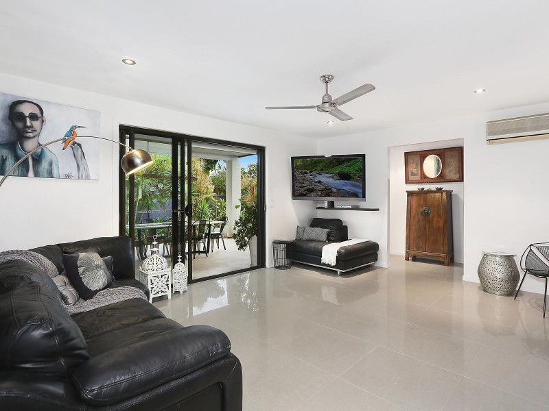 1 Tekapo Street, Broadbeach Waters QLD 4218