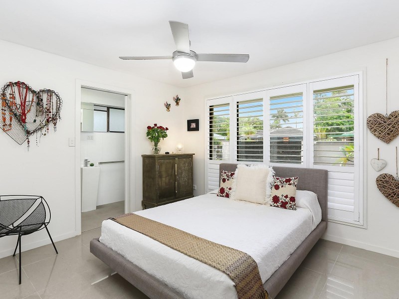 1 Tekapo Street, Broadbeach Waters QLD 4218