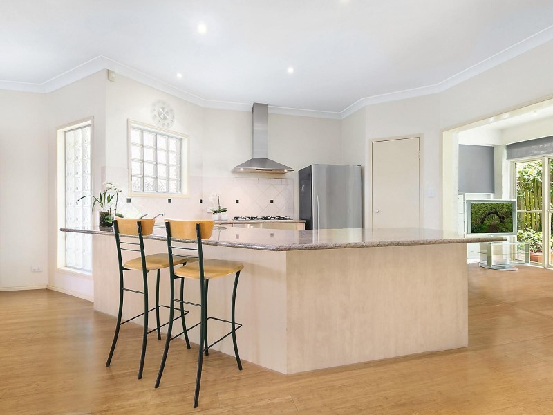 82 Orchard Terrace, St Lucia QLD 4067