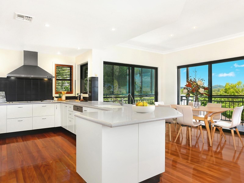 10 Tiara Close, Mount Ommaney QLD 4074