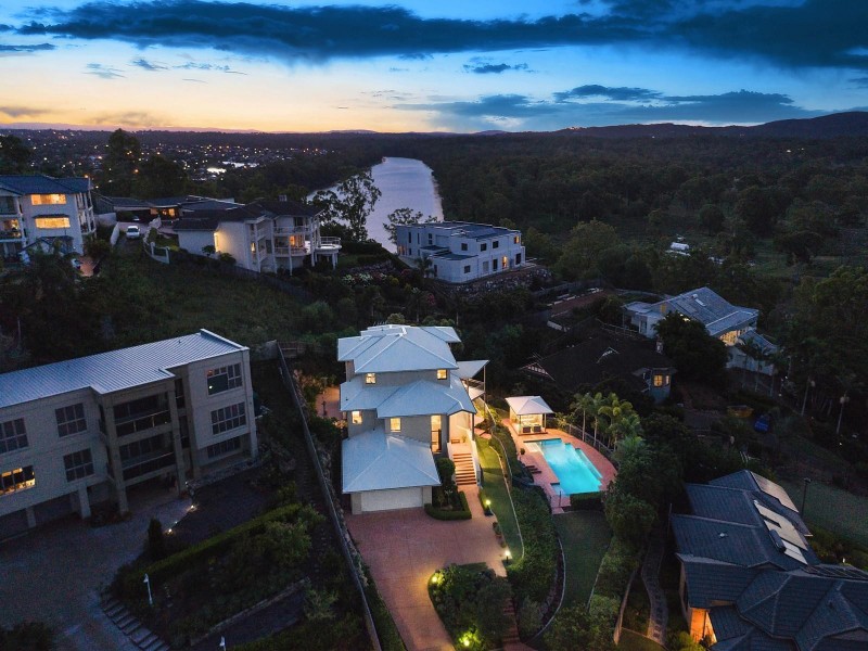 10 Tiara Close, Mount Ommaney QLD 4074