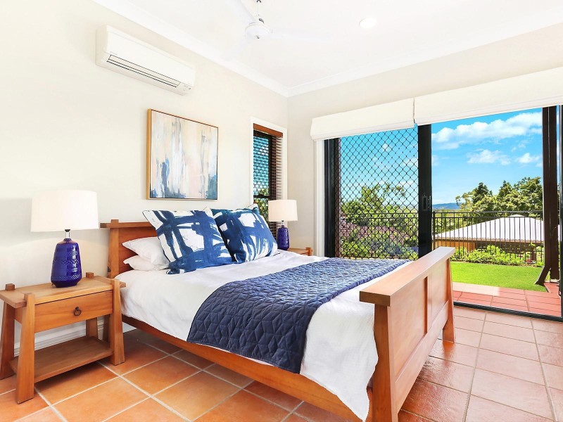 10 Tiara Close, Mount Ommaney QLD 4074