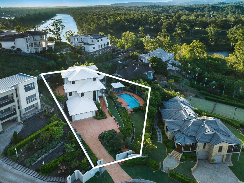 10 Tiara Close, Mount Ommaney QLD 4074