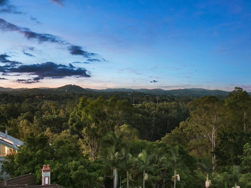 10 Tiara Close, Mount Ommaney QLD 4074