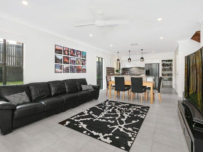 13 Kirkdale Road, Chapel Hill QLD 4069
