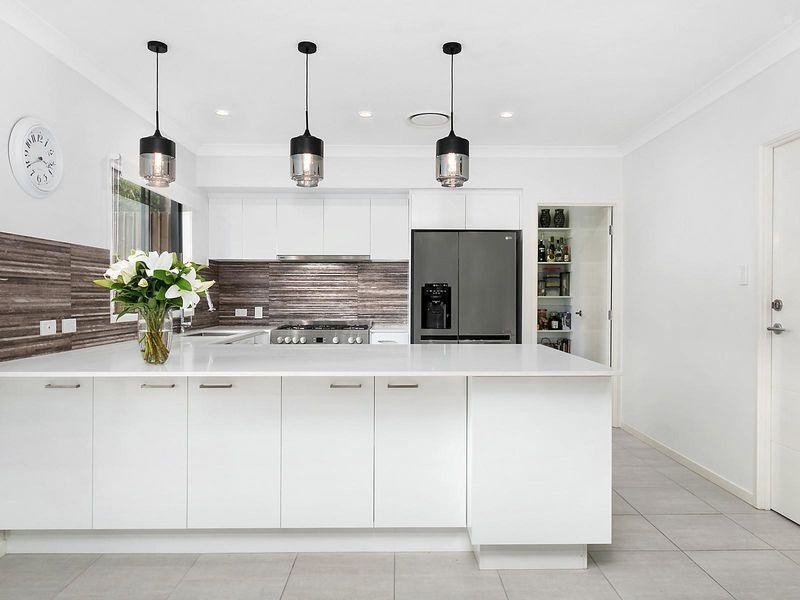 13 Kirkdale Road, Chapel Hill QLD 4069