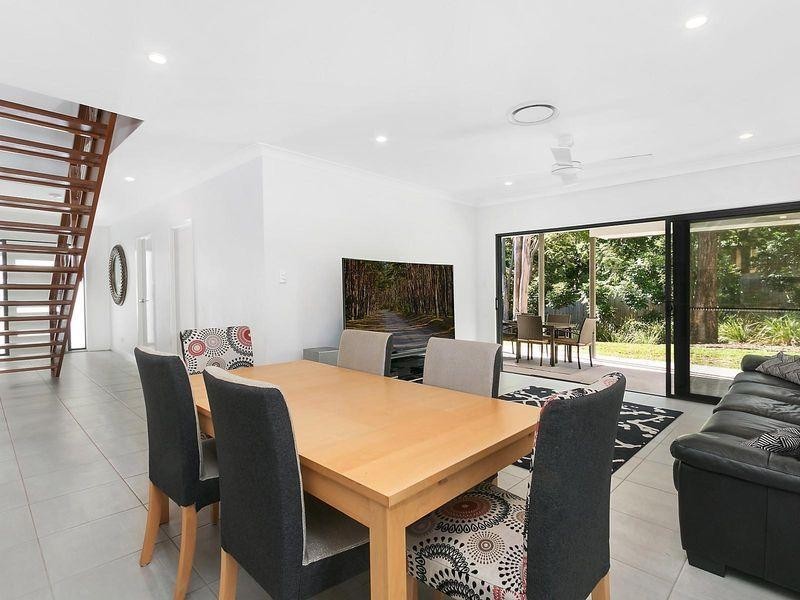 13 Kirkdale Road, Chapel Hill QLD 4069