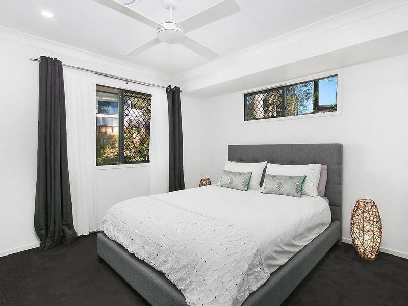 13 Kirkdale Road, Chapel Hill QLD 4069