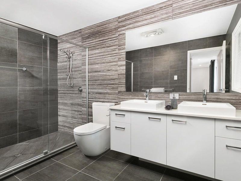 13 Kirkdale Road, Chapel Hill QLD 4069
