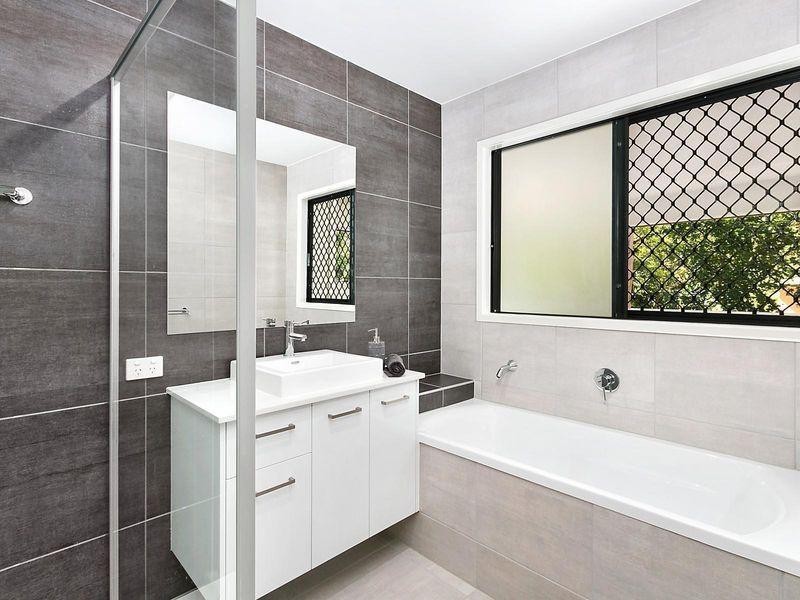 13 Kirkdale Road, Chapel Hill QLD 4069