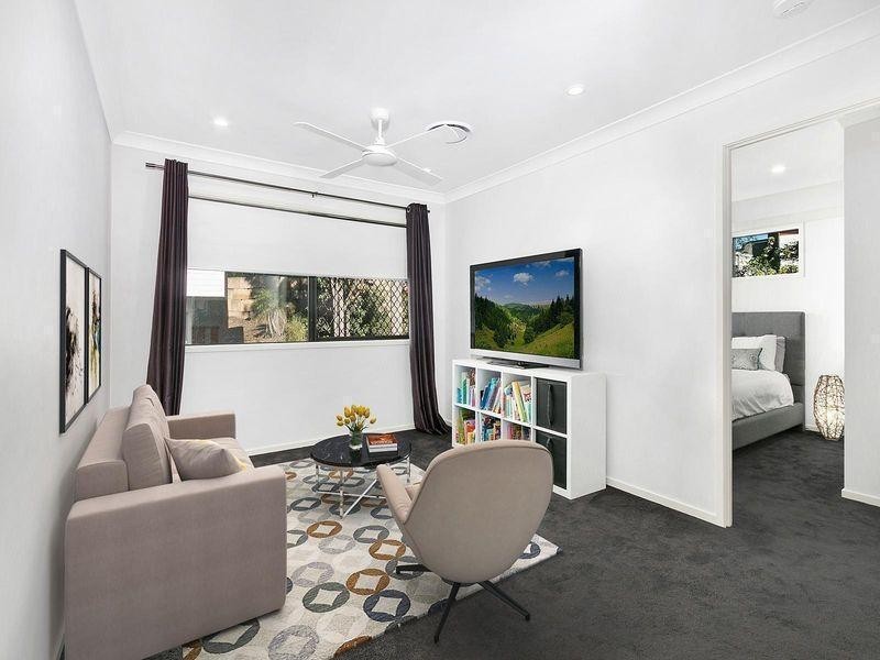 13 Kirkdale Road, Chapel Hill QLD 4069