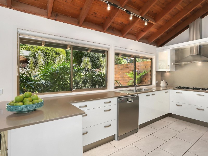 11 Jamner Street, Chapel Hill QLD 4069