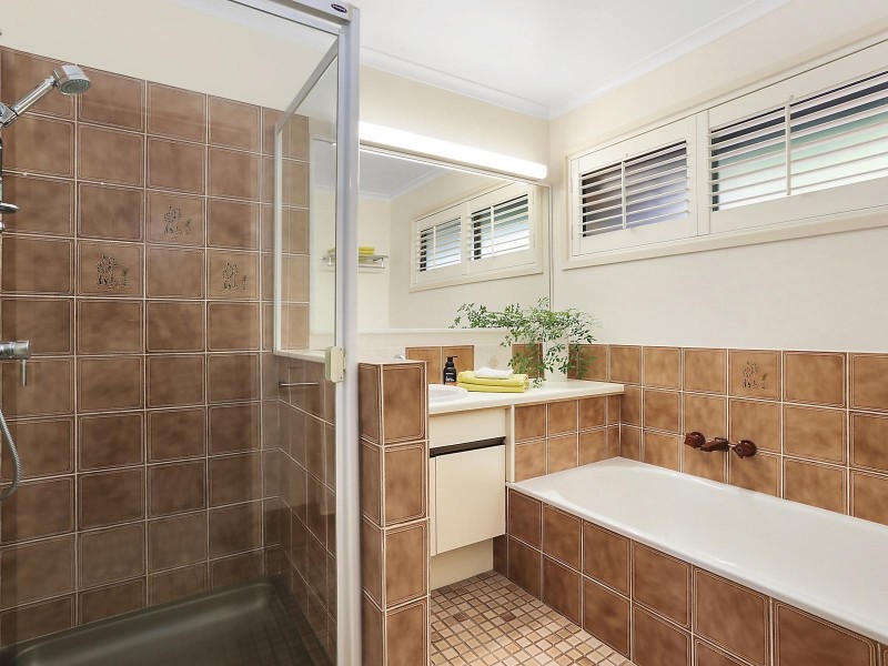 11 Jamner Street, Chapel Hill QLD 4069