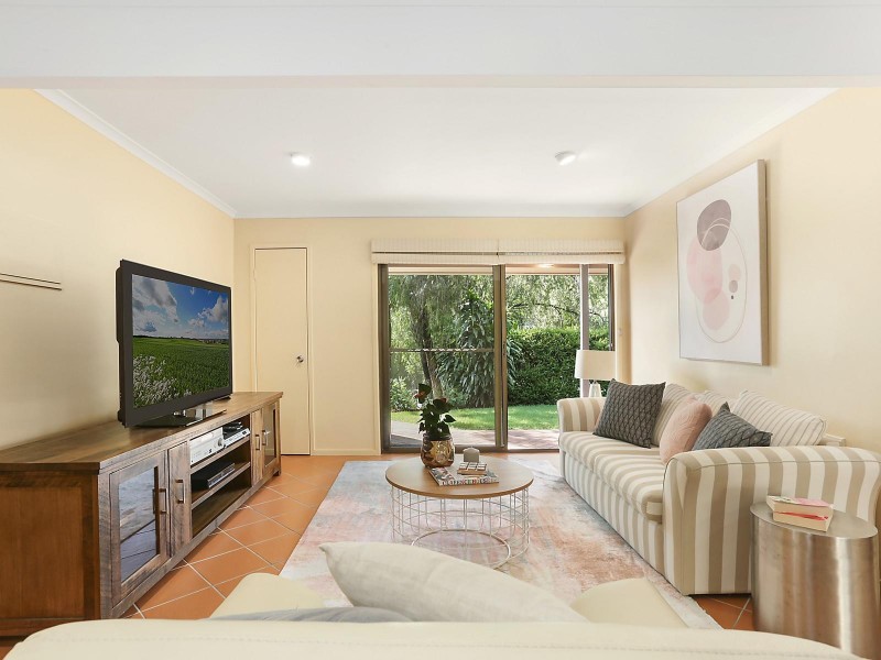 11 Jamner Street, Chapel Hill QLD 4069