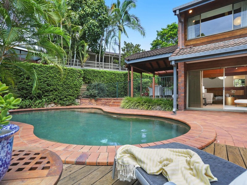 11 Jamner Street, Chapel Hill QLD 4069