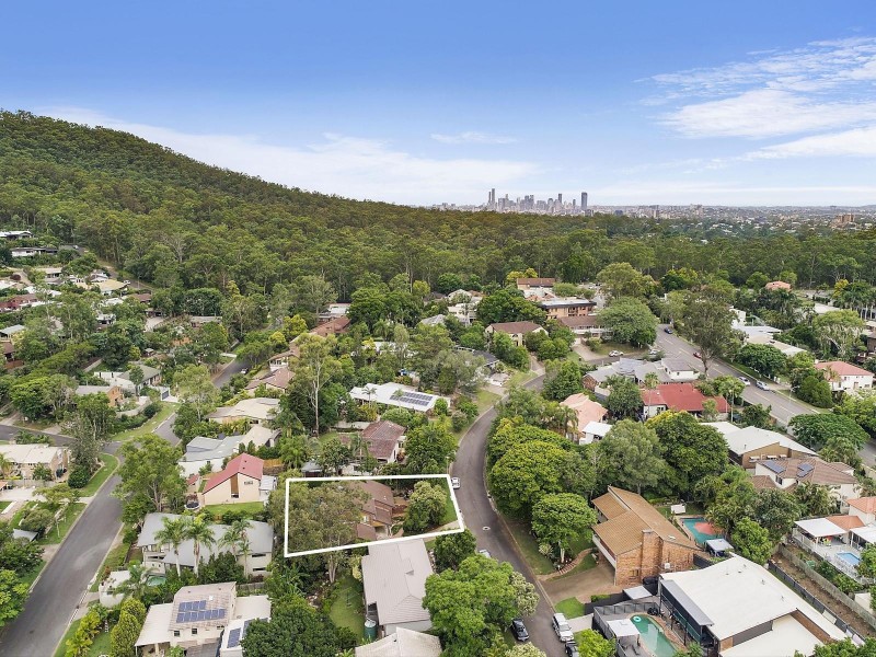 11 Jamner Street, Chapel Hill QLD 4069