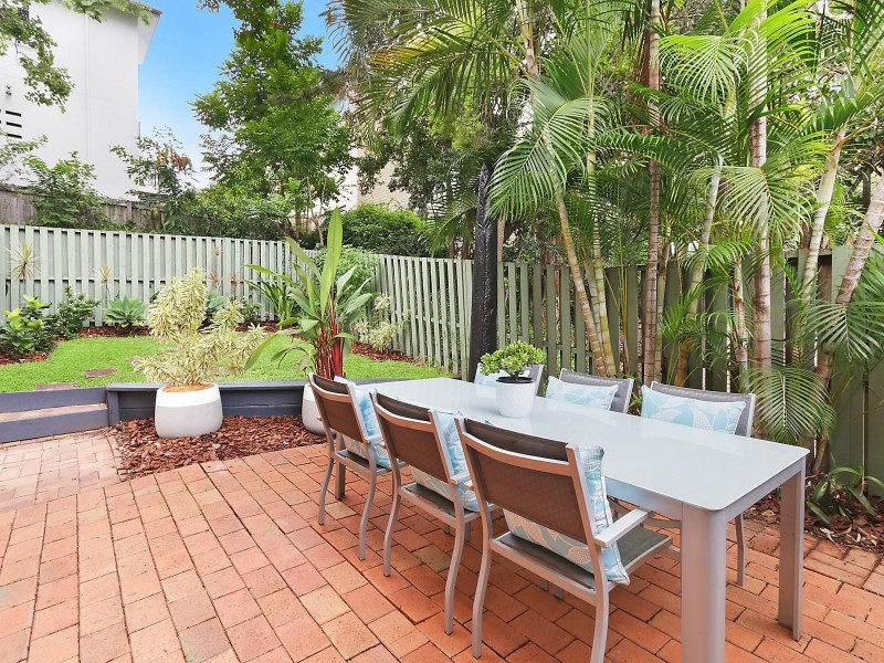 1/60 Mitre Street, St Lucia QLD 4067