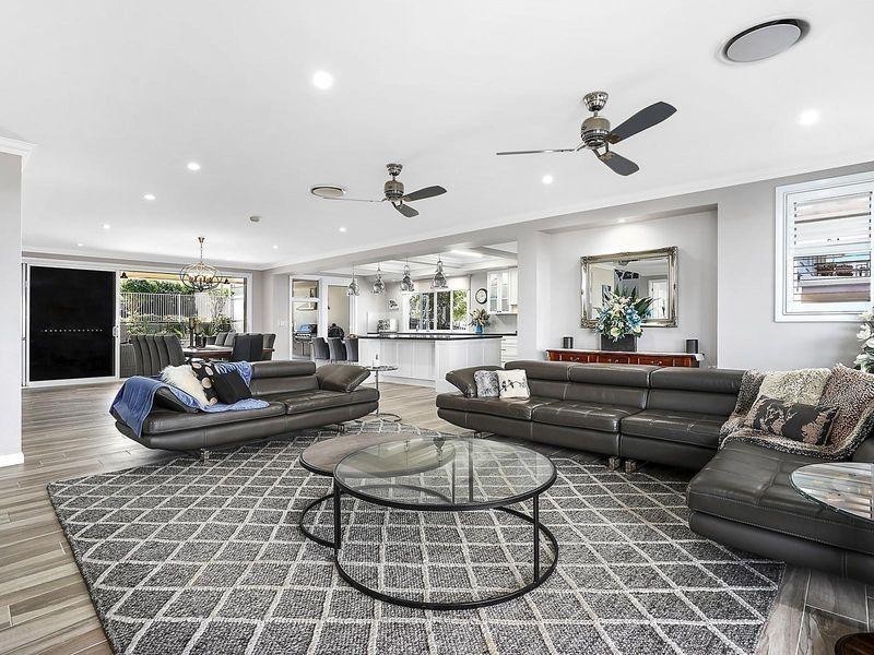 33 Debussy Place, Mount Ommaney QLD 4074