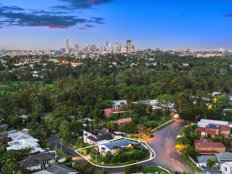 1 Cadiz Street, Indooroopilly QLD 4068