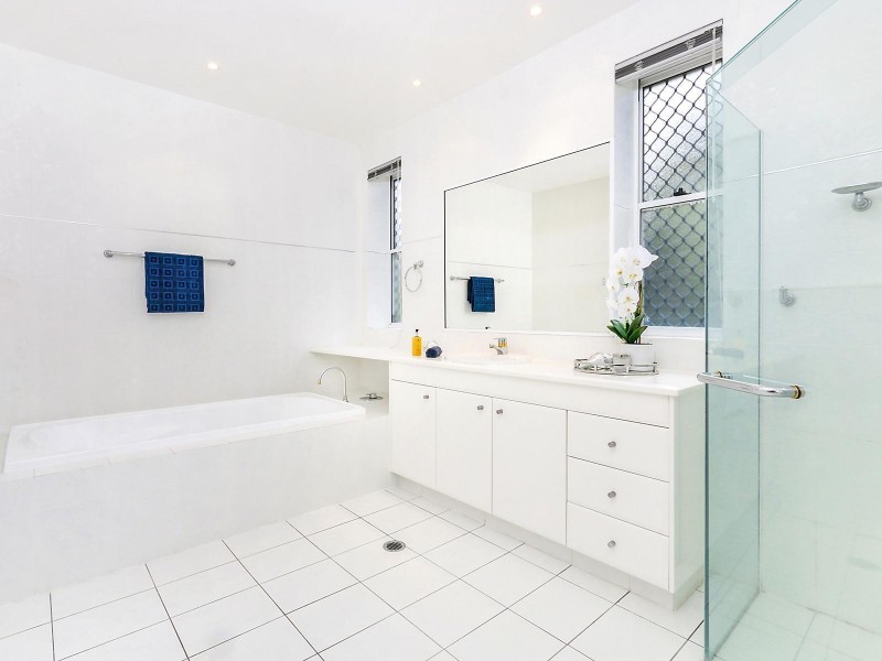 17 Carnoustie Court, Indooroopilly QLD 4068