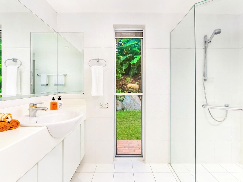 17 Carnoustie Court, Indooroopilly QLD 4068