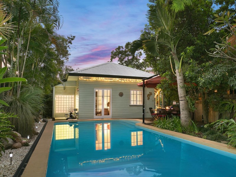 12 Fifth Avenue, St Lucia QLD 4067