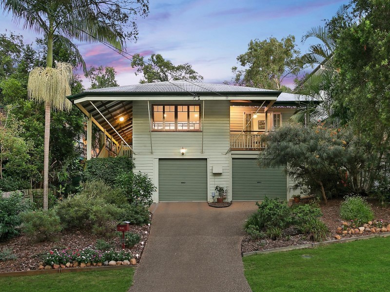 12 Fifth Avenue, St Lucia QLD 4067