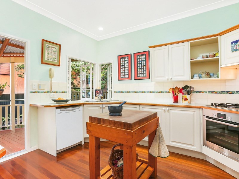 12 Fifth Avenue, St Lucia QLD 4067