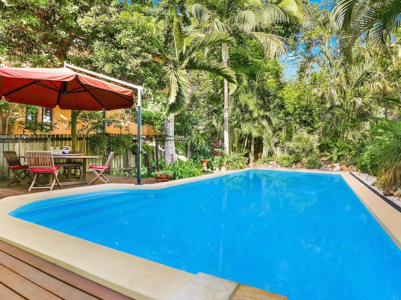 12 Fifth Avenue, St Lucia QLD 4067