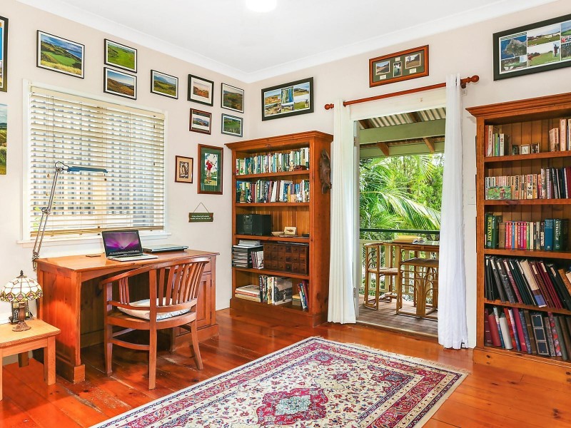 12 Fifth Avenue, St Lucia QLD 4067