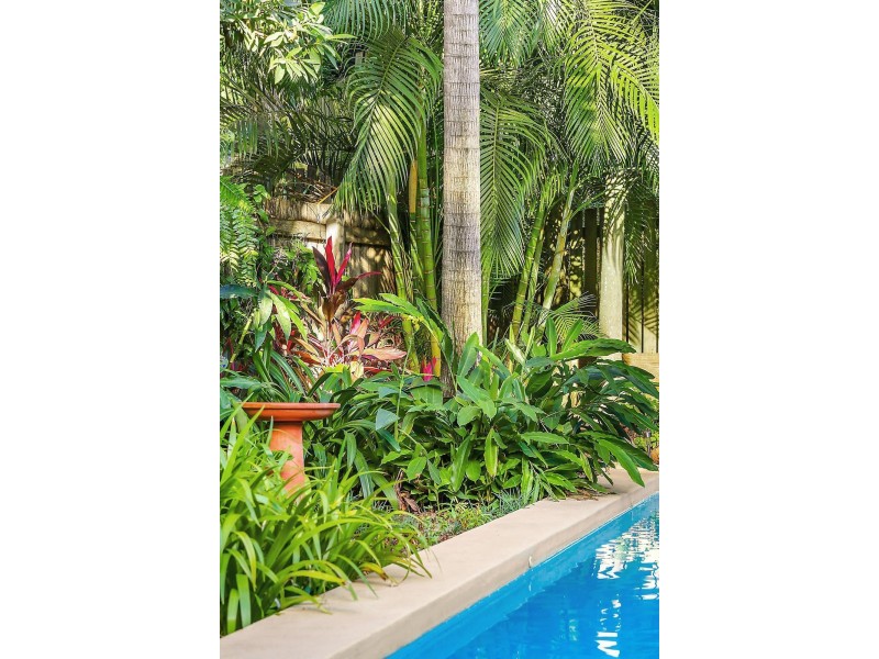 12 Fifth Avenue, St Lucia QLD 4067