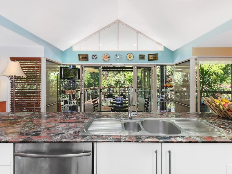 67 Maculata Drive, Chapel Hill QLD 4069