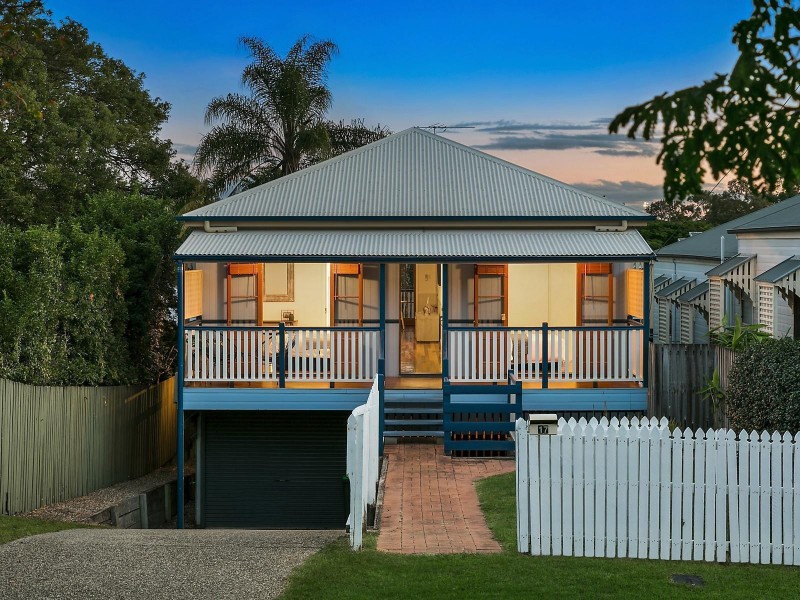 17 Longfellow Street, Norman Park QLD 4170