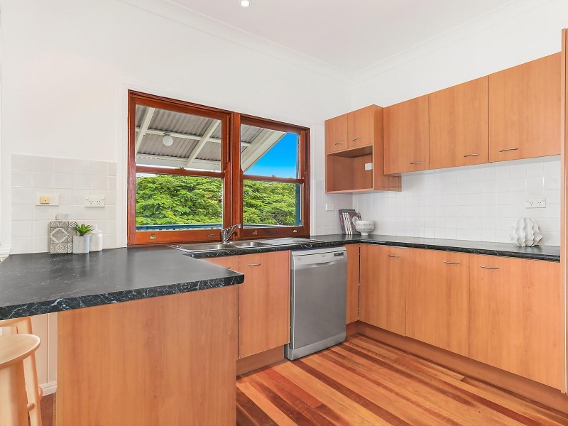 17 Longfellow Street, Norman Park QLD 4170