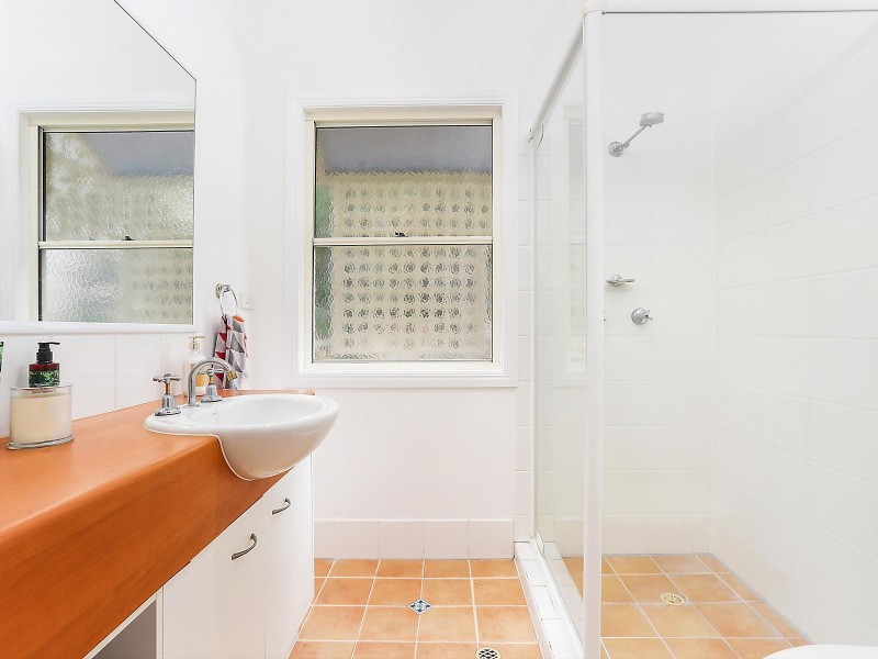 17 Longfellow Street, Norman Park QLD 4170