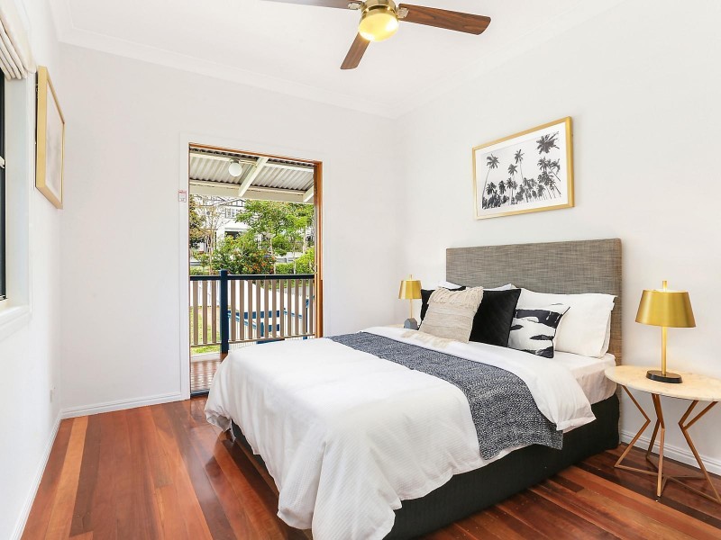 17 Longfellow Street, Norman Park QLD 4170