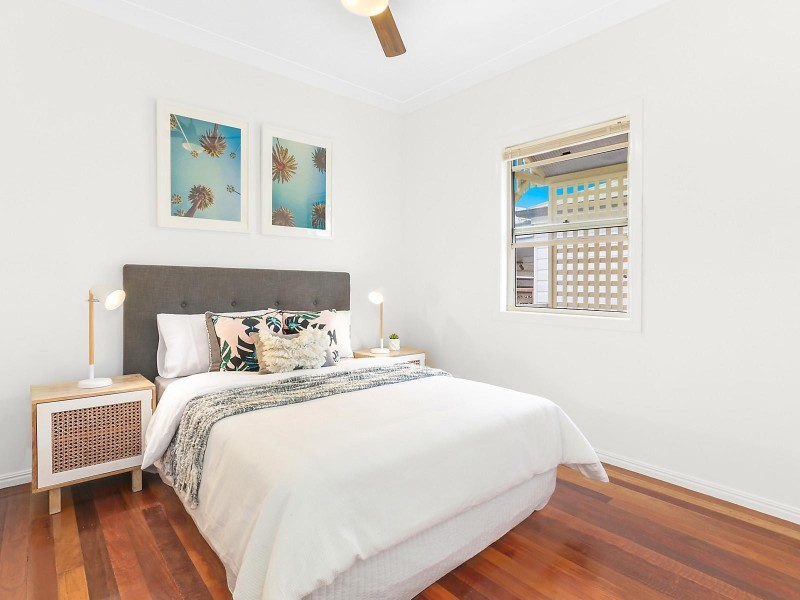 17 Longfellow Street, Norman Park QLD 4170
