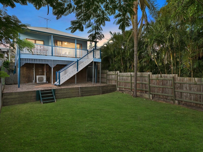 17 Longfellow Street, Norman Park QLD 4170