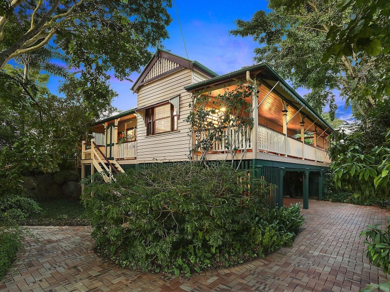 4 Saunders Street, Indooroopilly QLD 4068