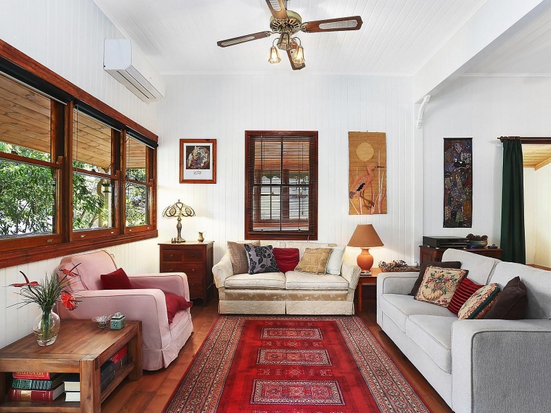 4 Saunders Street, Indooroopilly QLD 4068