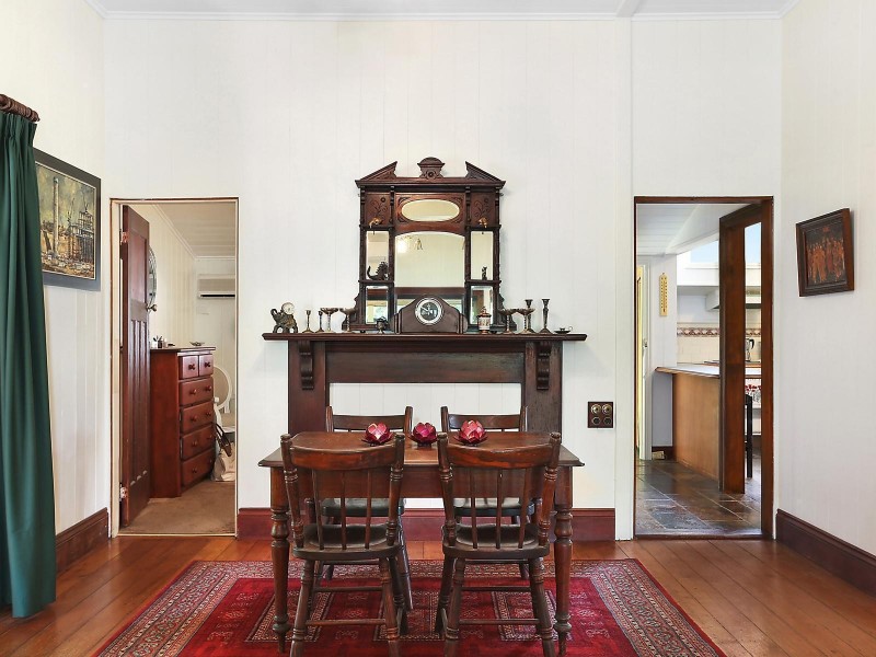 4 Saunders Street, Indooroopilly QLD 4068