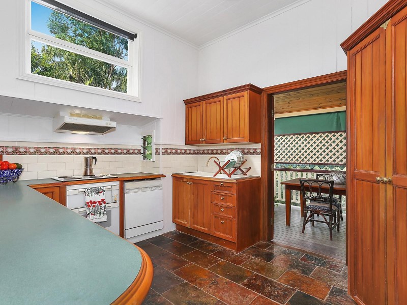 4 Saunders Street, Indooroopilly QLD 4068